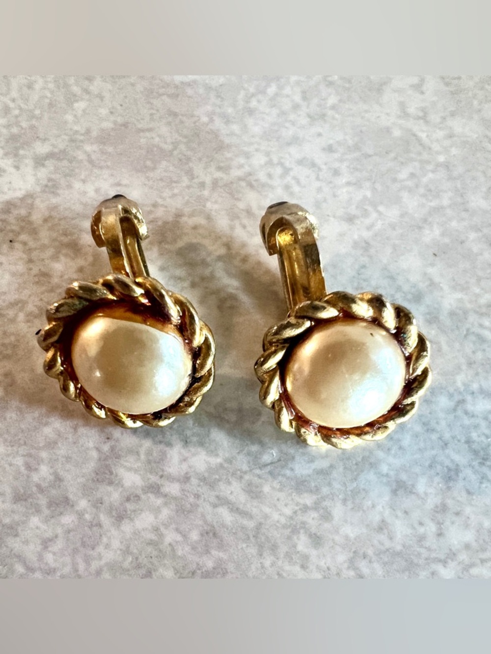 Vintage Faux Pearl Clip On Earrings Gold Tone Rope Twist 1/2” Classic luxury